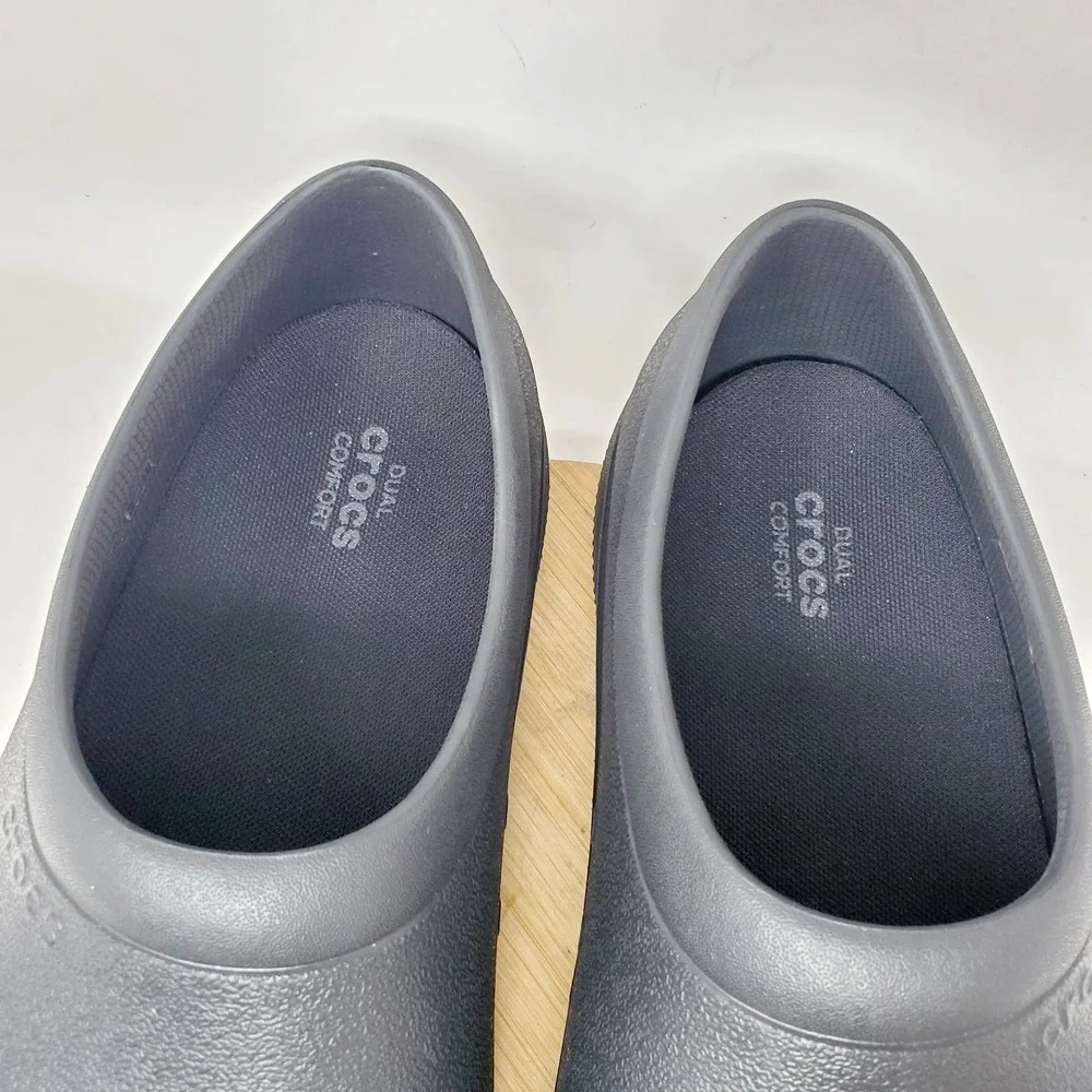Crocs‎ On The Clock Shoes Mens 11 Black Clog Slip On Work Slip Resistant Kitchen